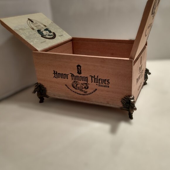Suenos de Saundra Upcycled EXTREMELY RARE, Honor Among Thieves Cigar Box Storage - Picture 8 of 12